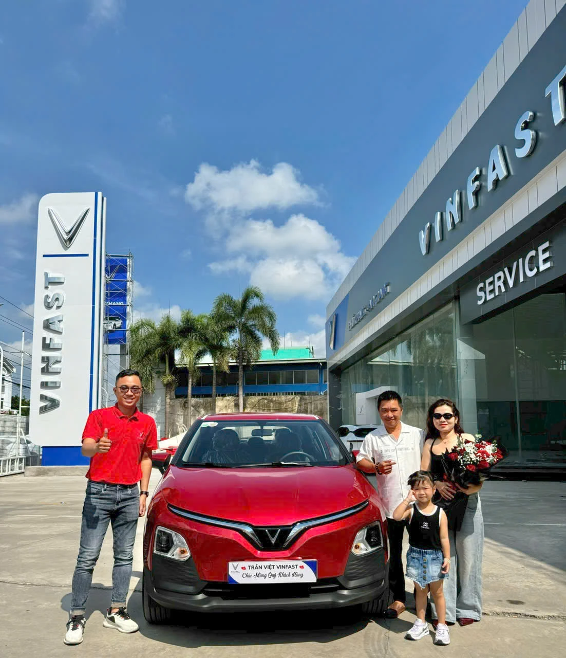 Giao xe VinFast tới khách hàng 5